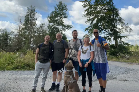 Bild von Wandern fördert den Teamgeist!